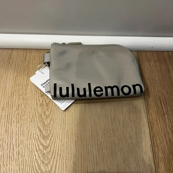 Lululemon Clippable Card Pouch - Picture 2 of 4